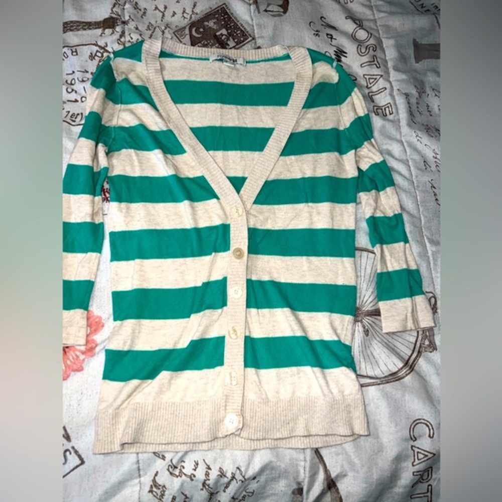 Forever 21 cardigan sweater‎